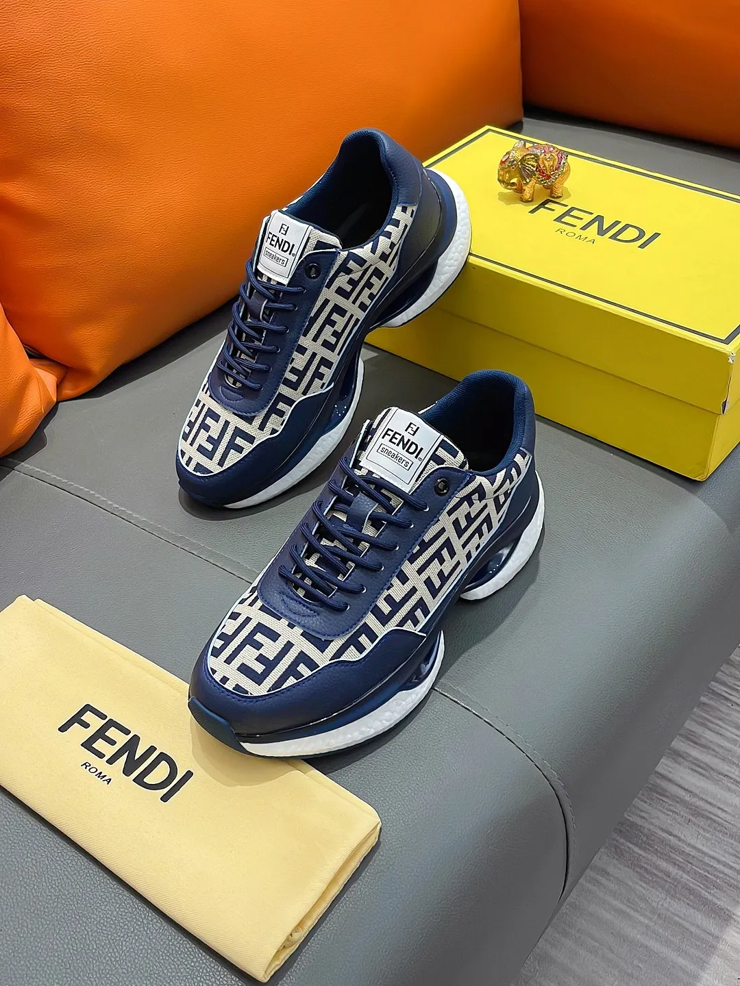 Men's shoes FENDI "Fendi" P440 Regular size: 38-44 (casual shoes) Product materials: Selected cowhide upper, soft sheepskin lining; original outsole.